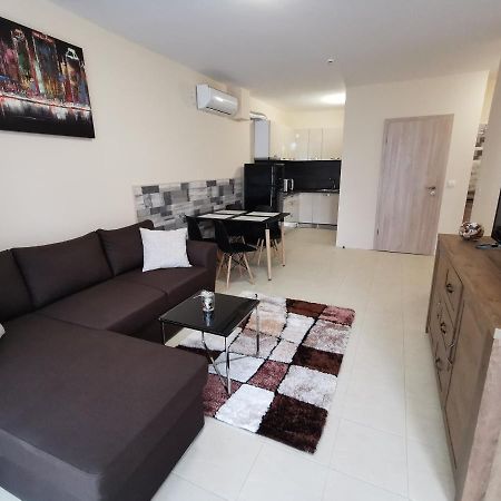 Къмпинг Градина - Апартамент С Две Спални В К-С Черноморска Звезда Apartment Chernomorets Ngoại thất bức ảnh