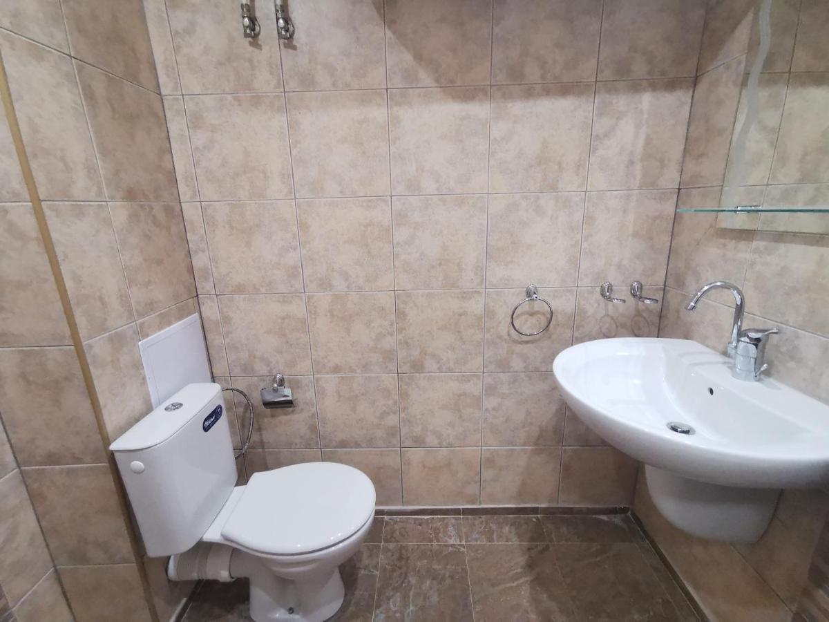 Къмпинг Градина - Апартамент С Две Спални В К-С Черноморска Звезда Apartment Chernomorets Ngoại thất bức ảnh