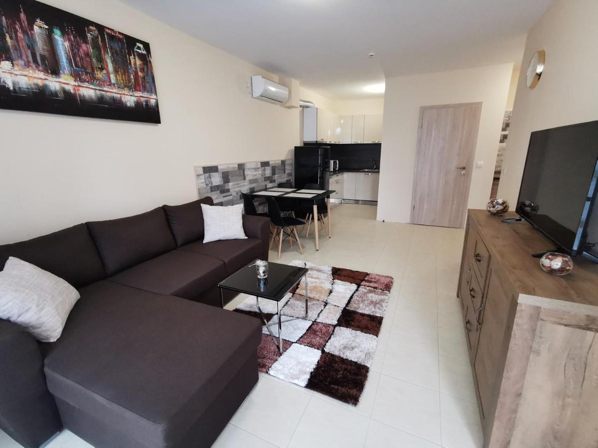 Къмпинг Градина - Апартамент С Две Спални В К-С Черноморска Звезда Apartment Chernomorets Ngoại thất bức ảnh