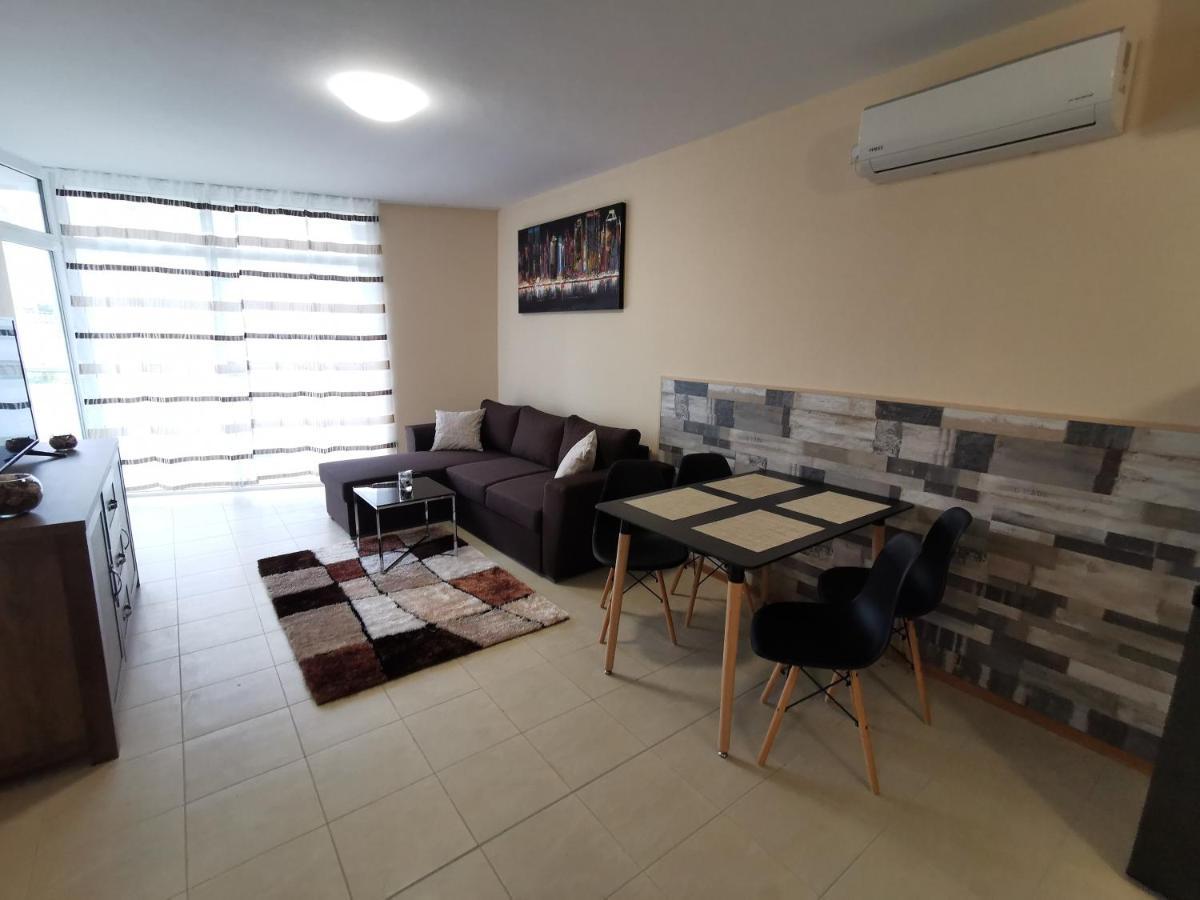 Къмпинг Градина - Апартамент С Две Спални В К-С Черноморска Звезда Apartment Chernomorets Ngoại thất bức ảnh