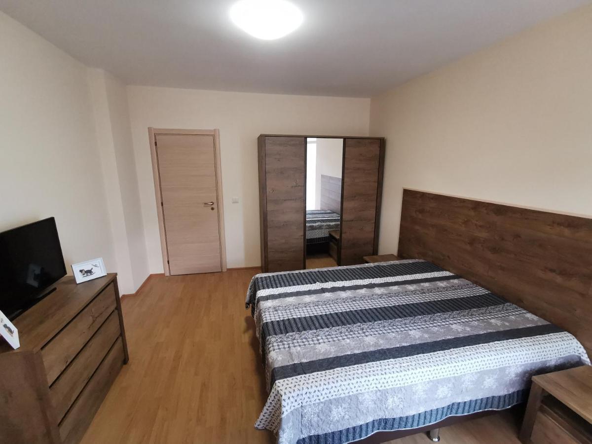 Къмпинг Градина - Апартамент С Две Спални В К-С Черноморска Звезда Apartment Chernomorets Ngoại thất bức ảnh
