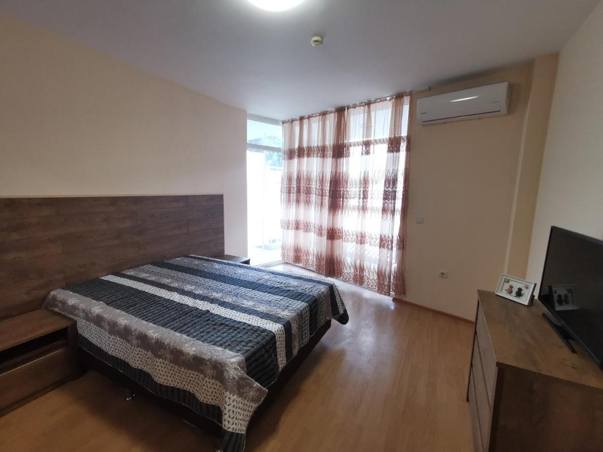 Къмпинг Градина - Апартамент С Две Спални В К-С Черноморска Звезда Apartment Chernomorets Ngoại thất bức ảnh